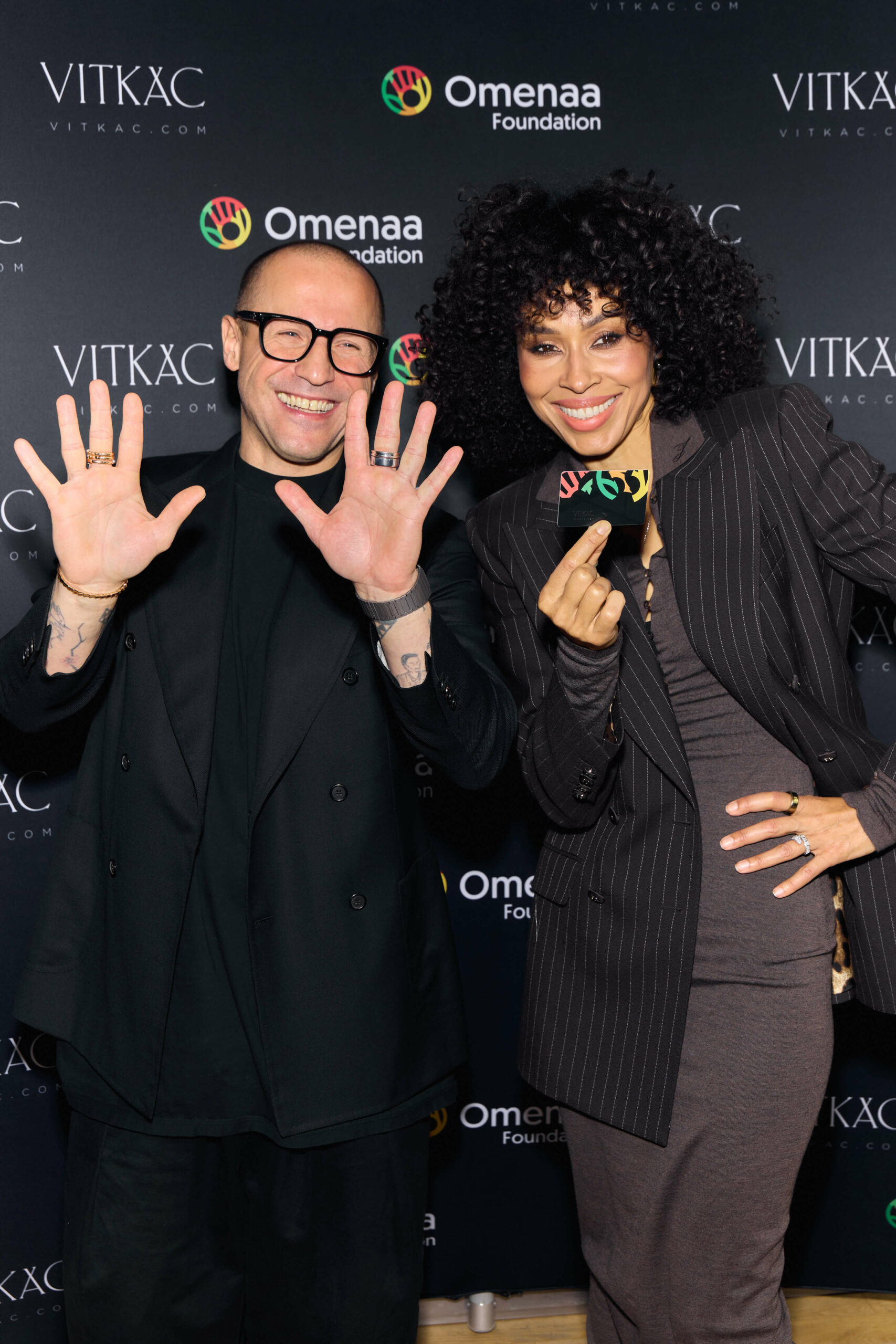 Omenaa Mensah i Arkadiusz Likus pozują do zdjęcia