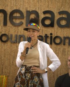 Omenaa Mensah, założycielka Omenaa Foundation, podczas wizyty w Ghanie